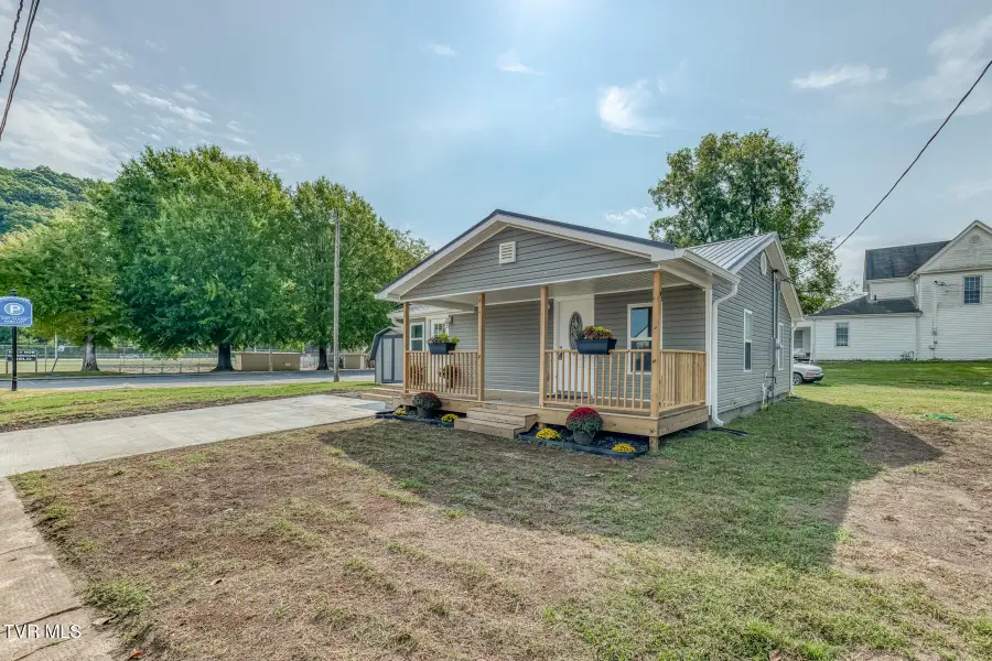 806 4th Street, Elizabethton, TN 37643 - #3