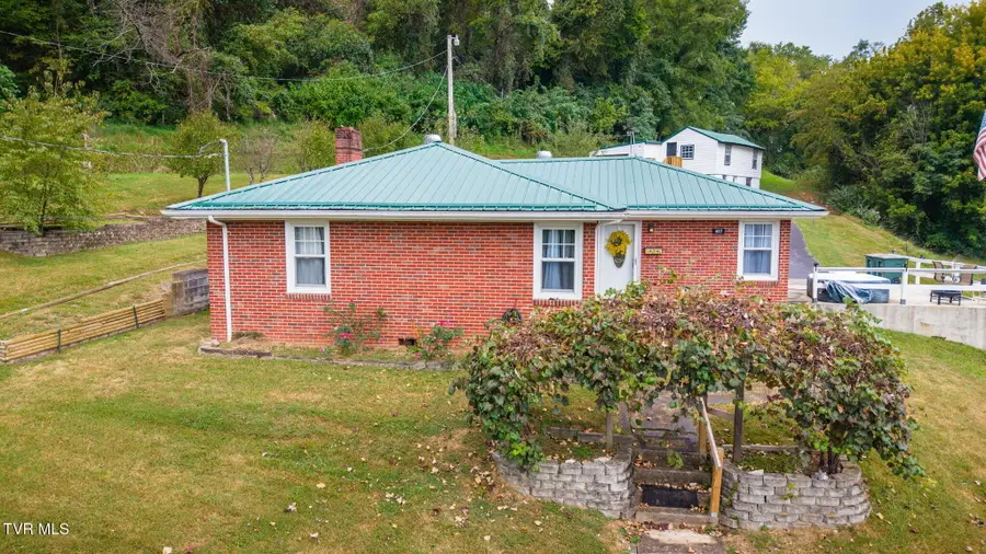 407 Allen Avenue, Elizabethton, TN 37643 - #2