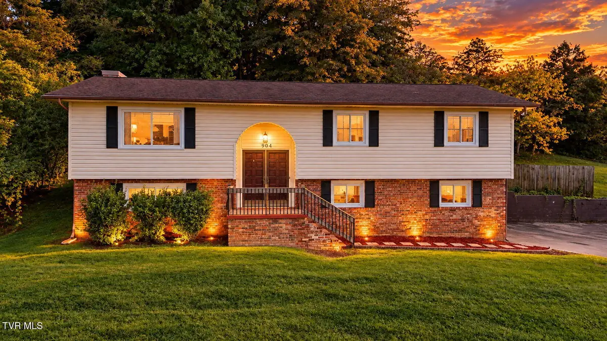 904 South Sherbrooke Circle, Mount Carmel, TN 37645 - #1