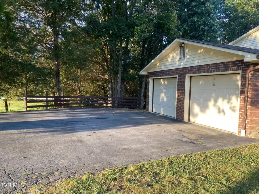 689 White Top Road, Bluff City, TN 37618 - #2