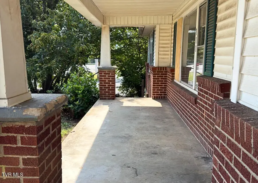 111 Kaywood Avenue, Mount Carmel, TN 37645 - #3