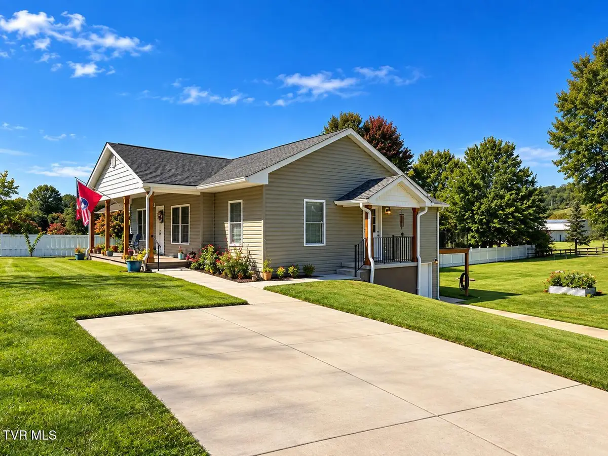 1223 Broad Street, Elizabethton, TN 37643 - #1