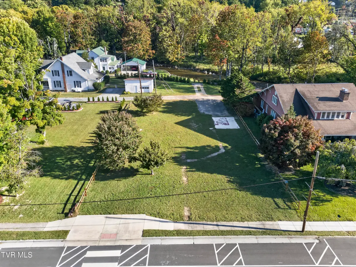 215 East Laurel Avenue, Damascus, VA 24236 - #1