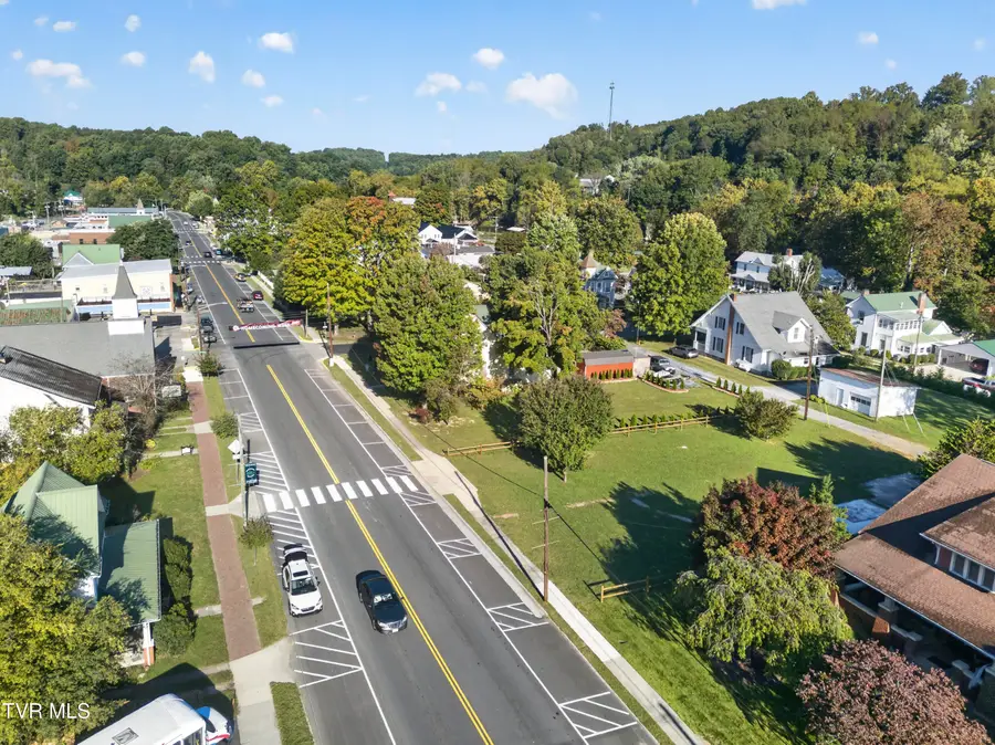 215 East Laurel Avenue, Damascus, VA 24236 - #2