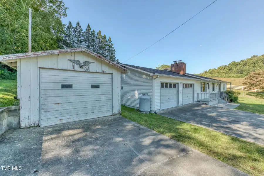 212 Roy Bowers Road, Elizabethton, TN 37643 - #3