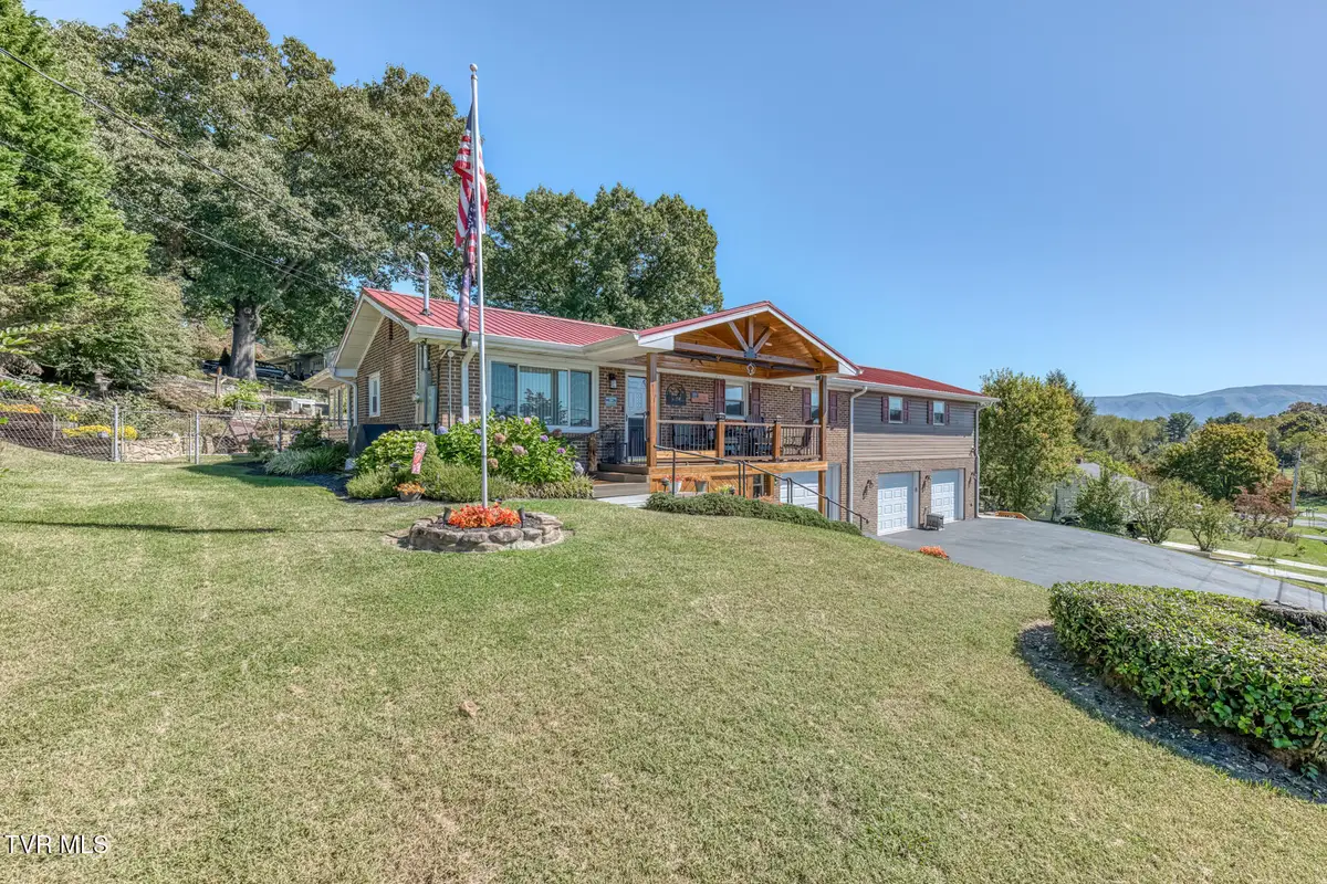 252 Crockett Street, Bluff City, TN 37618 - #1
