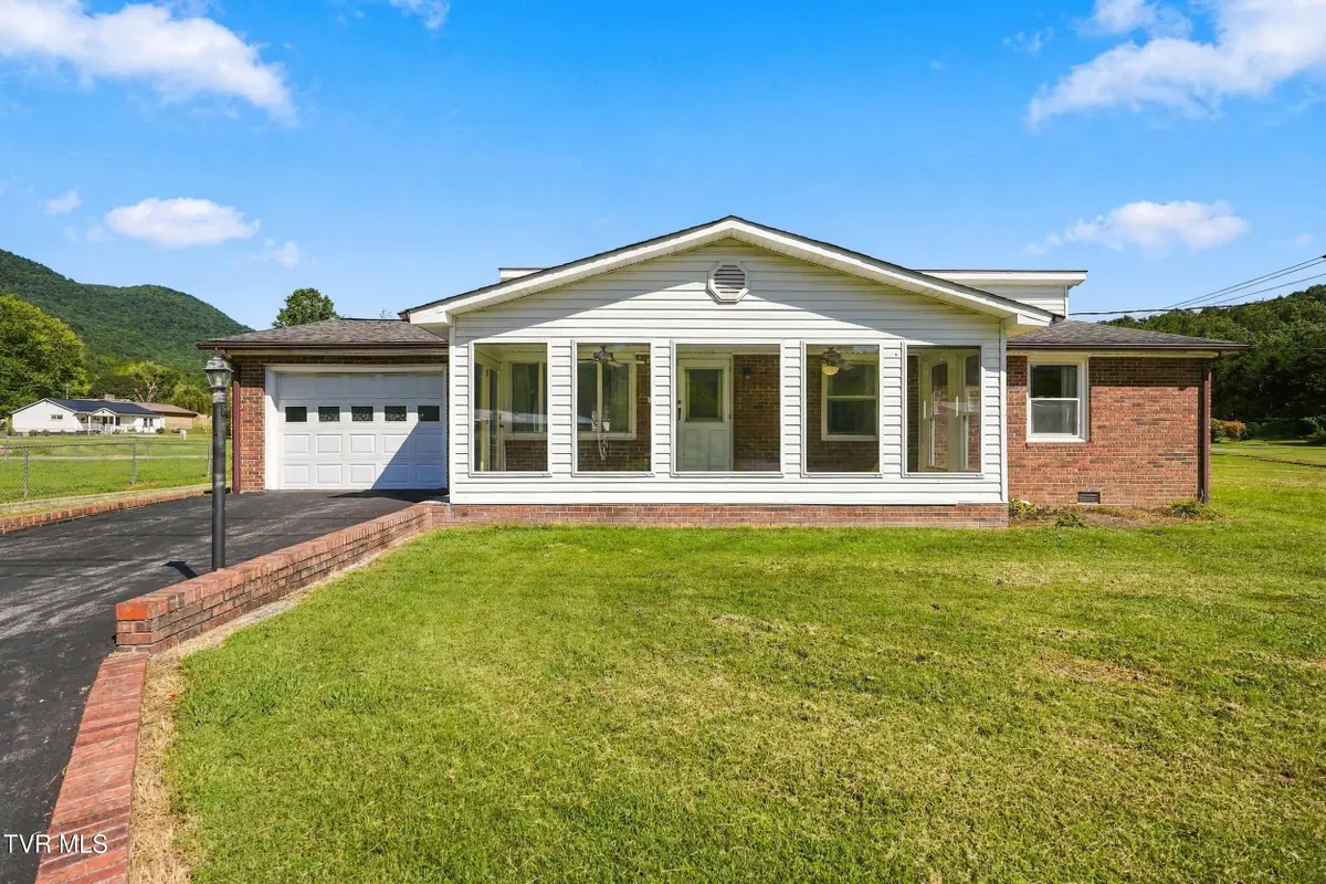 212 East 26th Street, Big Stone Gap, VA 24219 - #1