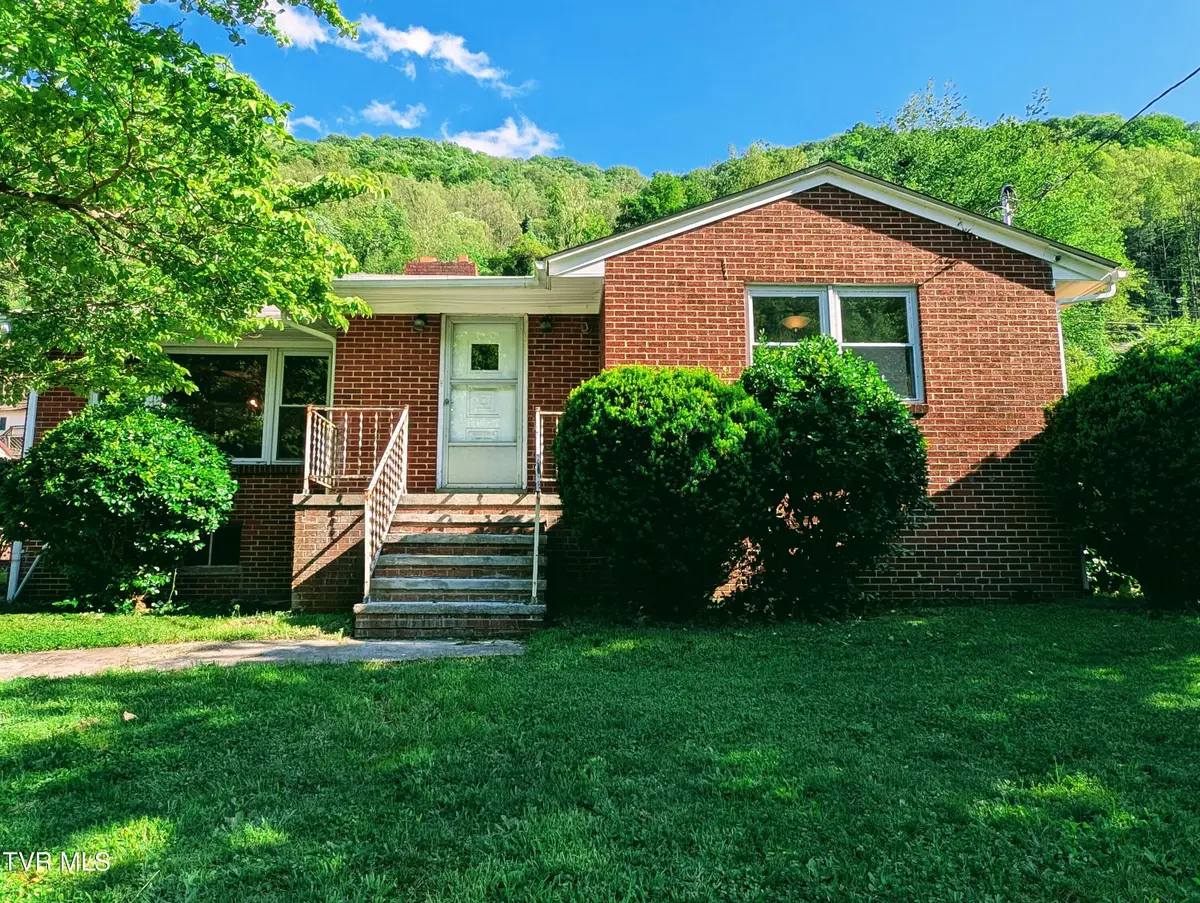 1084 Russell Hill Street, Grundy, VA 24614 - #1