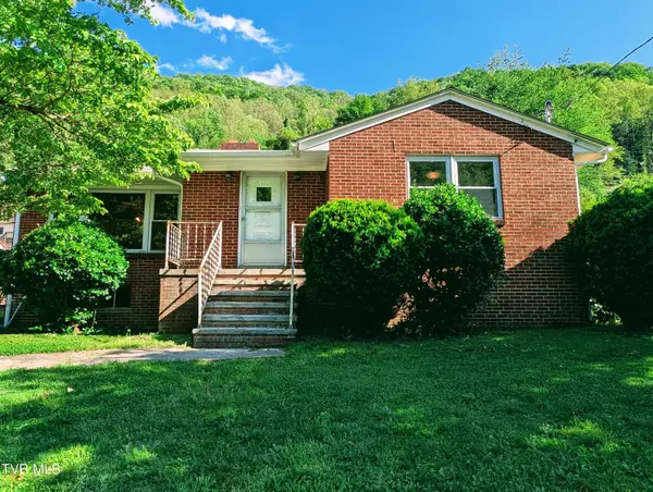 1084 Russell Hill Street, Grundy, VA 24614