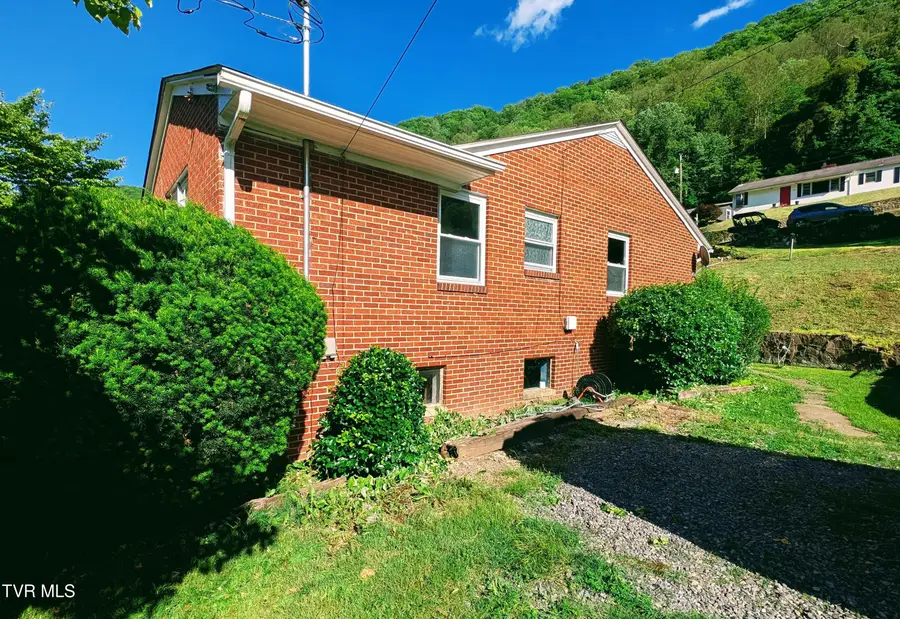 1084 Russell Hill Street, Grundy, VA 24614 - #3