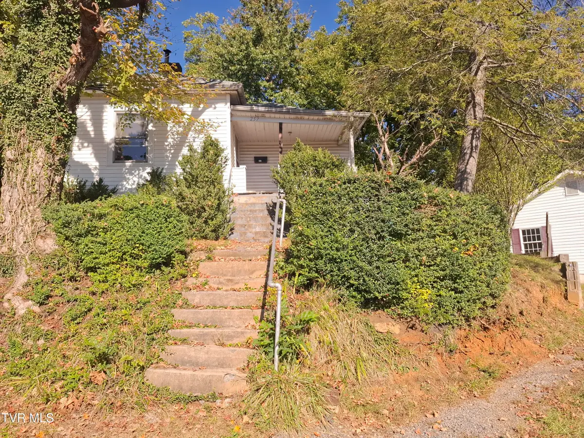 257 Midland Circle, Bristol, VA 24201 - #1