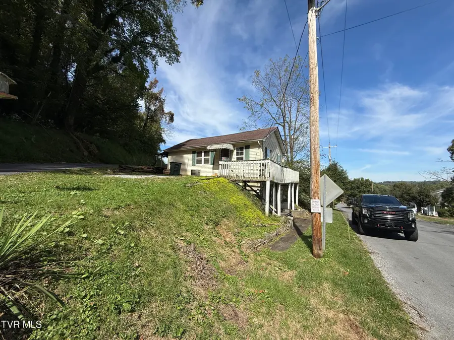 411 Allen Avenue, Elizabethton, TN 37643 - #2