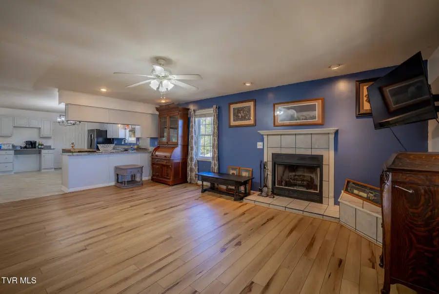 425 Berry Ridge Road, Jonesborough, TN 37659 - #2