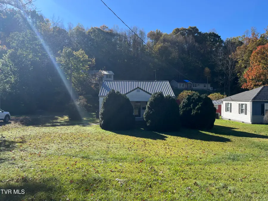 1124 East 1st Avenue, Big Stone Gap, VA 24219 - #2