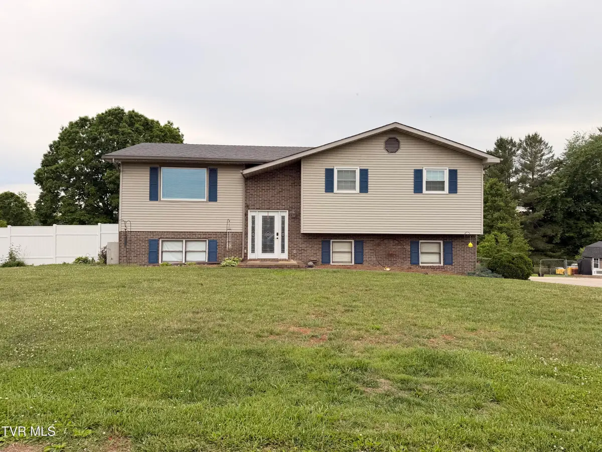 701 North Sherbrooke Circle, Mount Carmel, TN 37645 - #1