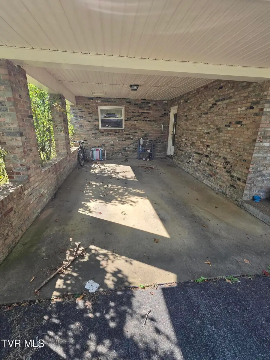 1402 Woodmont Drive, Greeneville, TN 37743 - #2