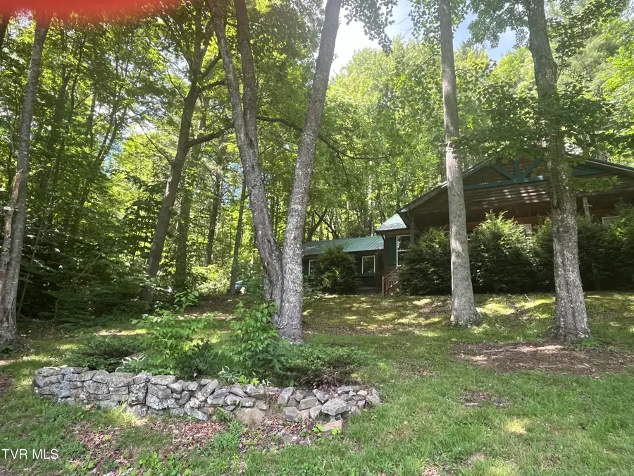 128 Overlook Lane, Mountain City, TN 37683 - Image #2