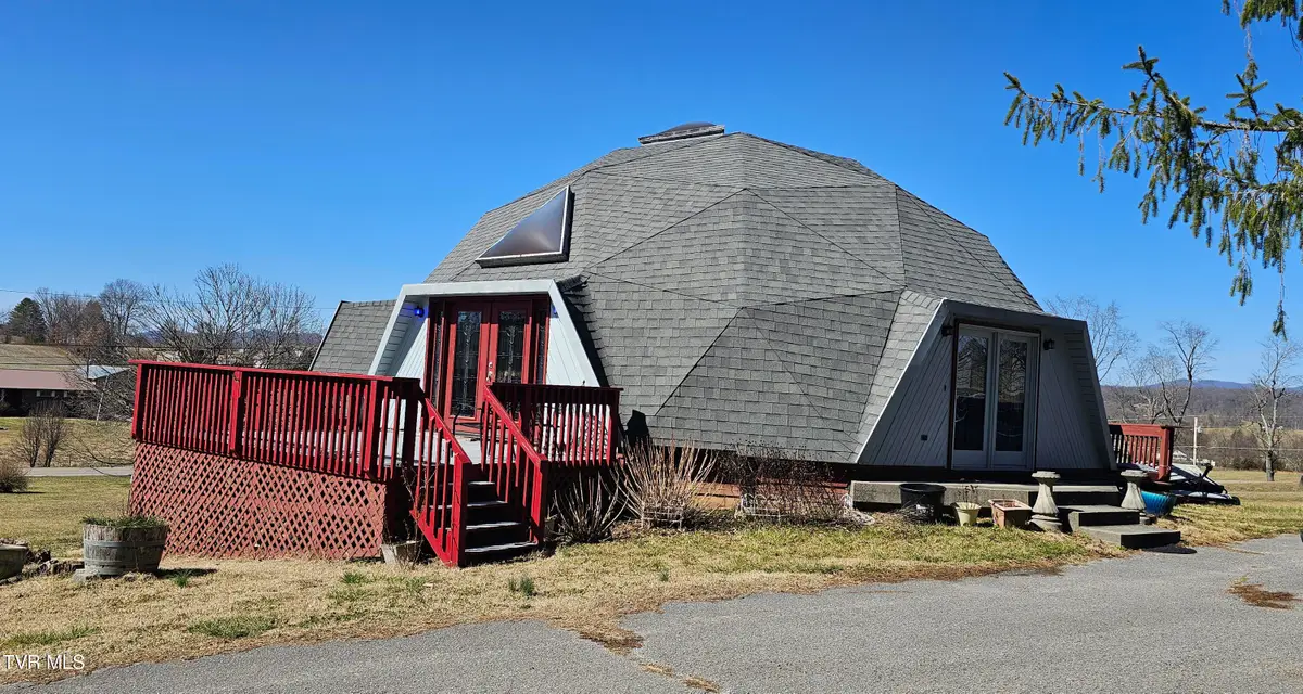 141 Clyde Ellis Drive, Pennington Gap, VA 24277 - Image #1