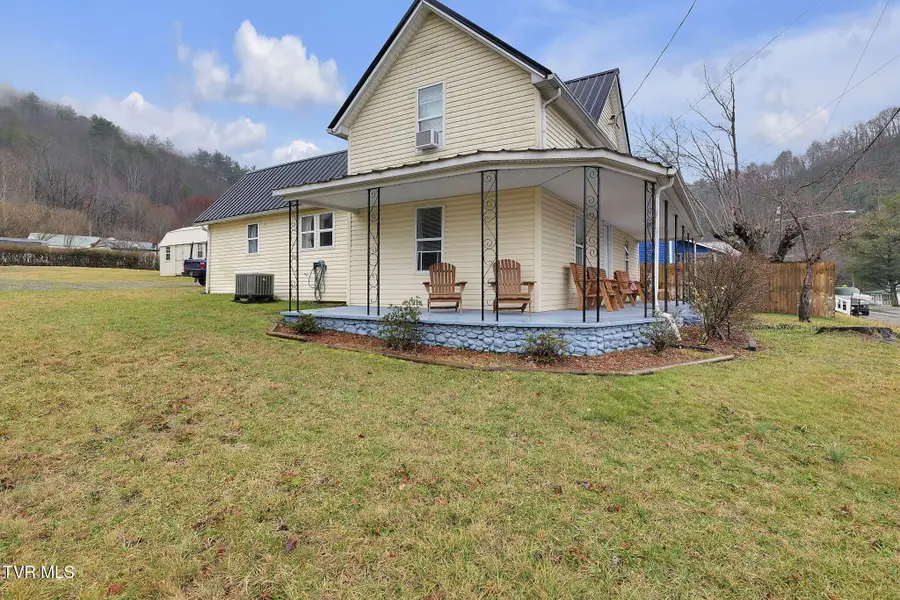 222 Douglas Drive, Damascus, VA 24236 - Image #2