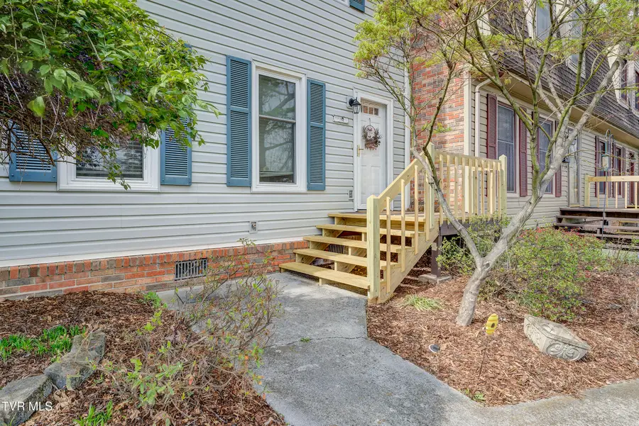 2205 Greenbriar Circle #4, Johnson City, TN 37601 - #2