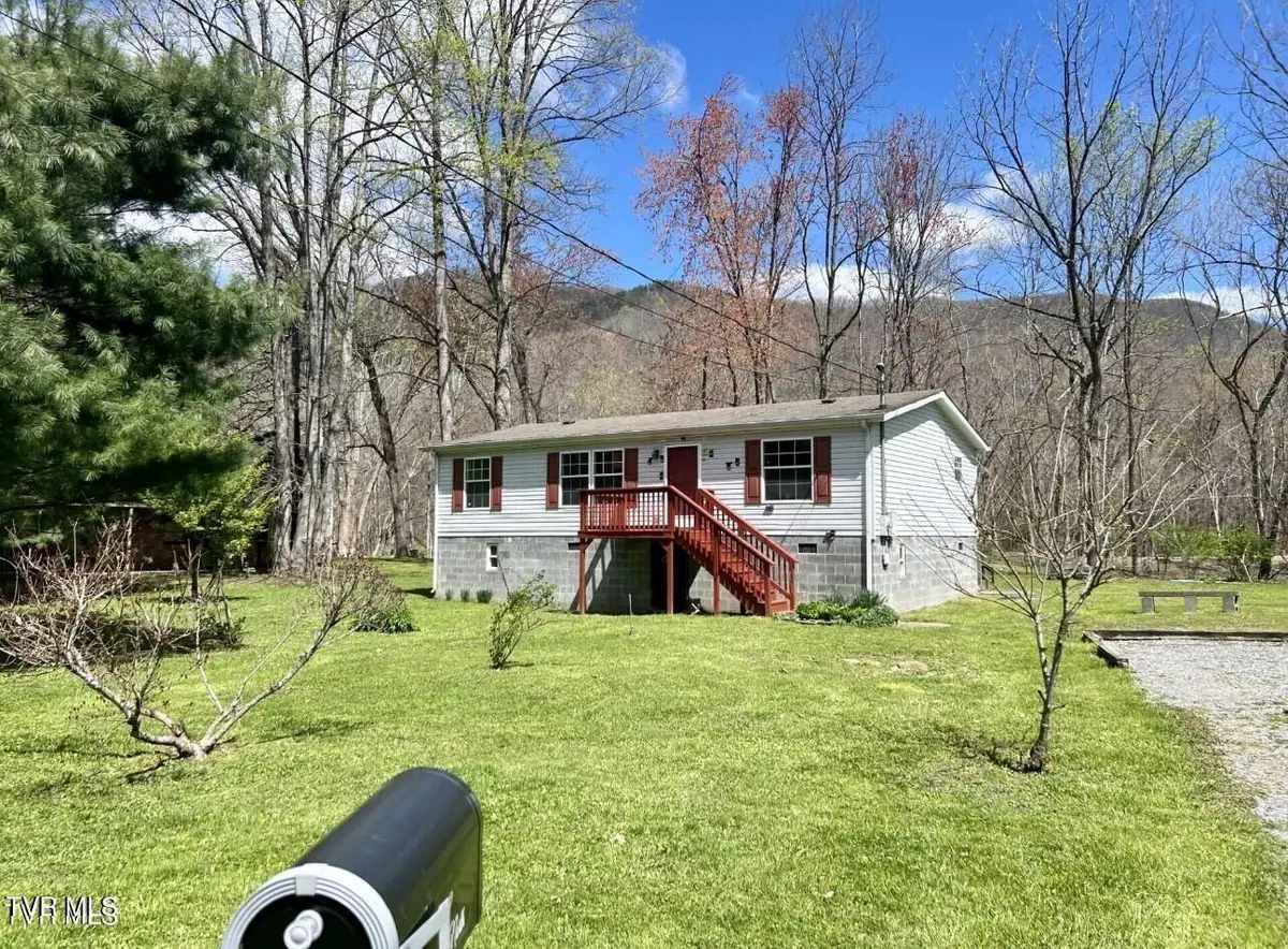 518 North E River Street, Big Stone Gap, VA 24219 - Image #1