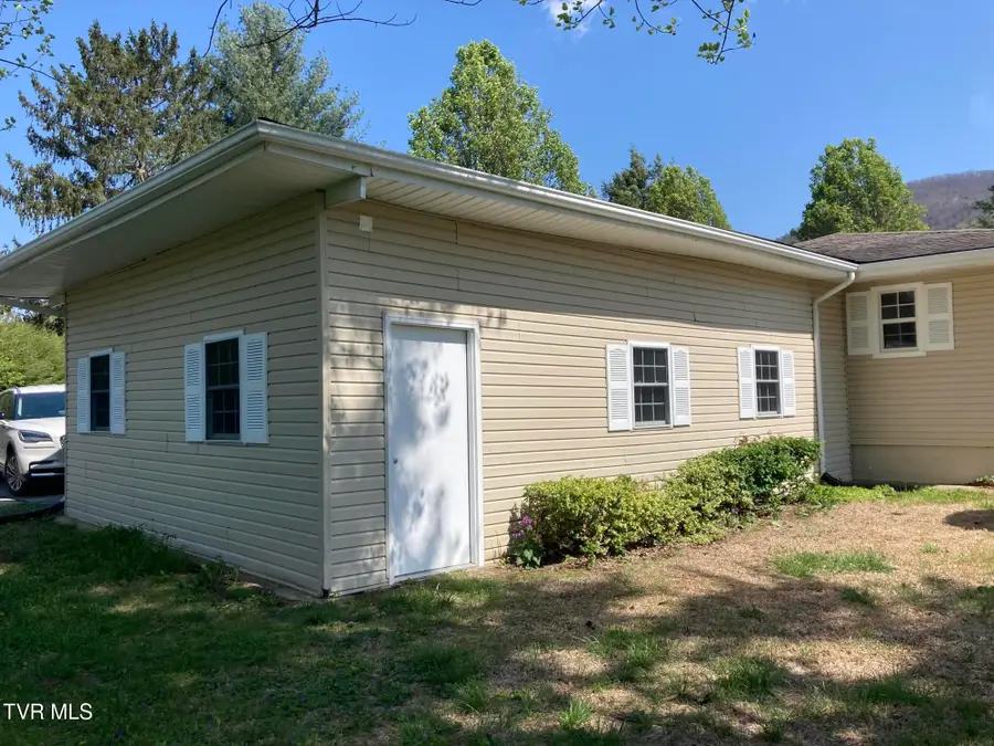 124 Cates Corner Road, Hampton, TN 37658 - Image #3