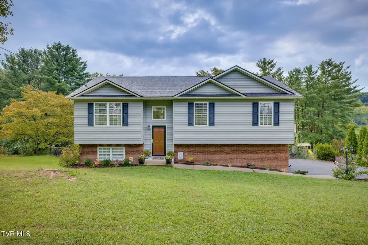 5821 Seneca Drive, Kingsport, TN 37664 - Image #1