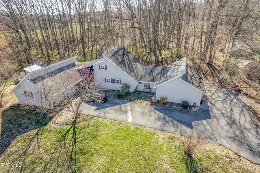 16 Chaucer Court, Gray, TN 37615 - Image #2