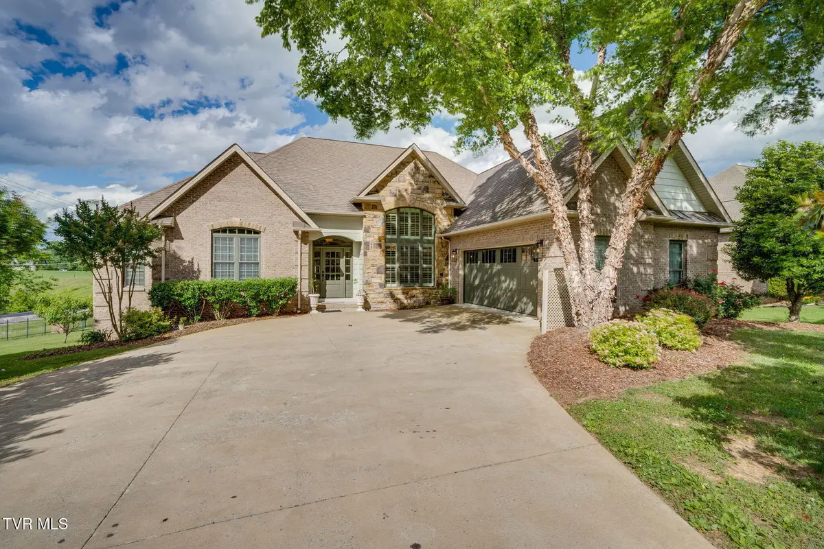 1001 Willows Trace Drive, Johnson City, TN 37601 - Image #1