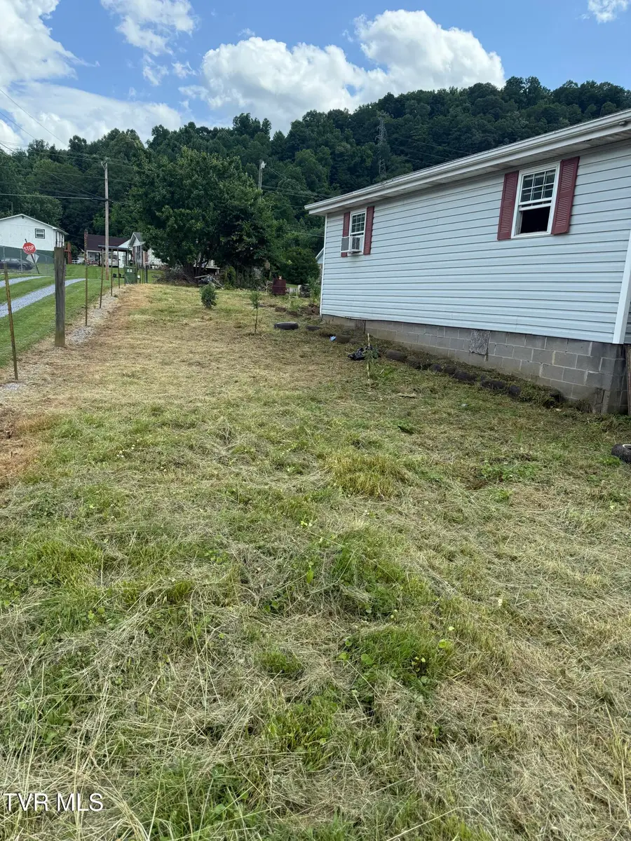 1357 Broad Street, Elizabethton, TN 37643 - Image #2