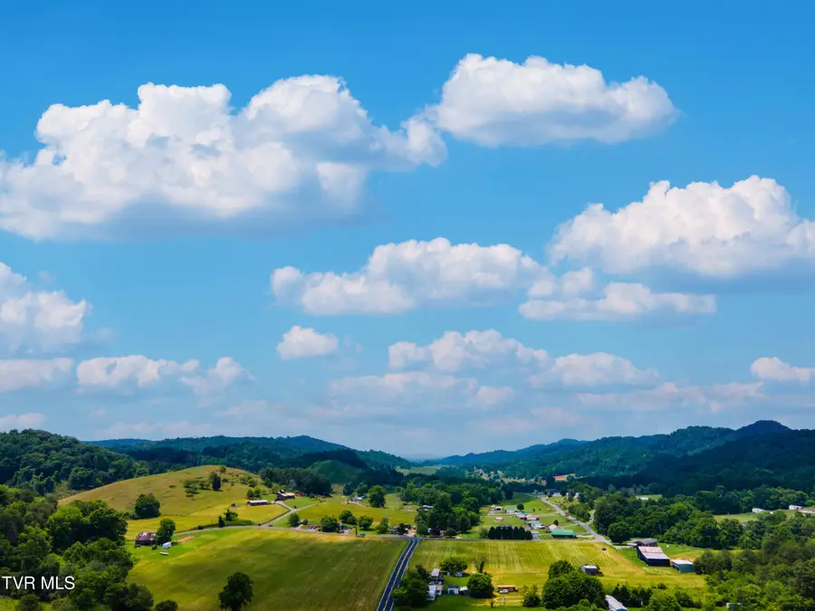 592 Melinda Ferry Road, Rogersville, TN 37857 - Image #3