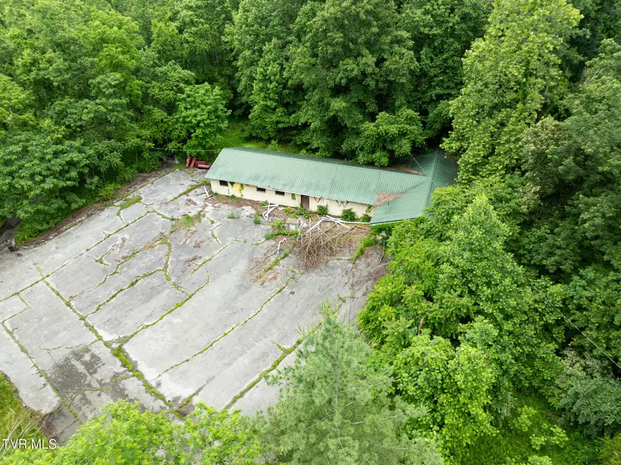 231 Vfw Trail, Pennington Gap, VA 24277 - Image #2