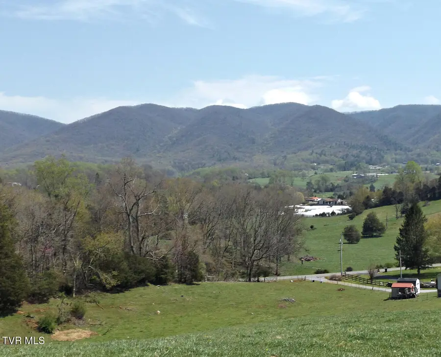 855 Willow Springs Road, Elizabethton, TN 37643 - Image #2