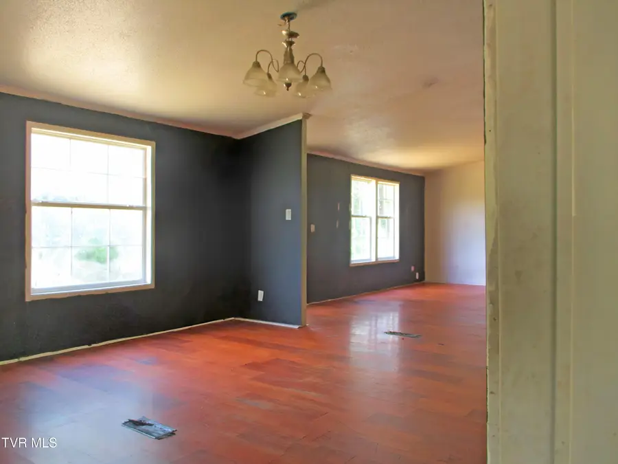 6927 Moccasin Valley Road, Lebanon, VA 24266 - #2