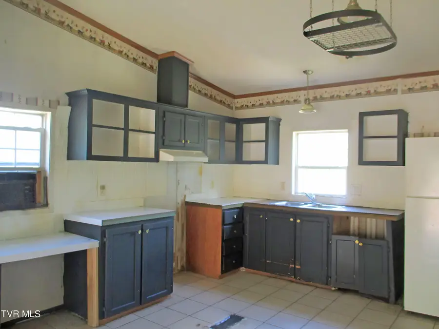 6927 Moccasin Valley Road, Lebanon, VA 24266 - #3