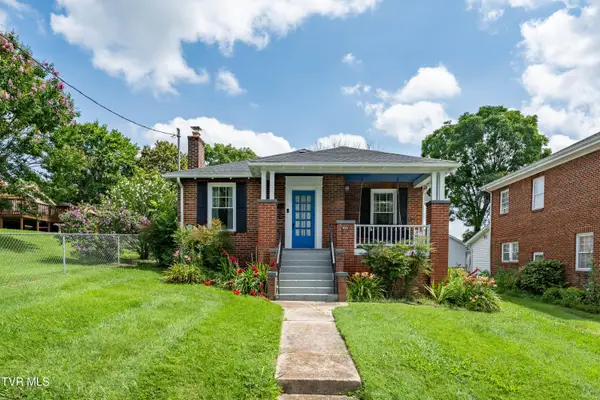 922 West Hillcrest Drive, Johnson City, TN 37604