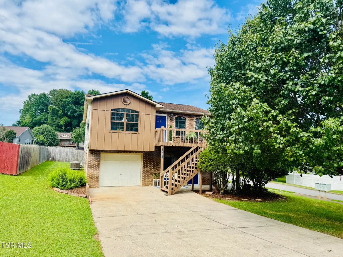 1006 Phillip Drew Drive, Johnson City, TN 37604 - Image #1