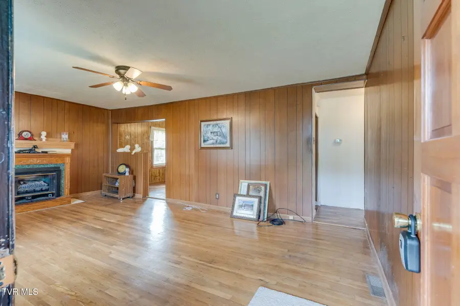 40736 West Morgan Avenue, Pennington Gap, VA 24277 - Image #3