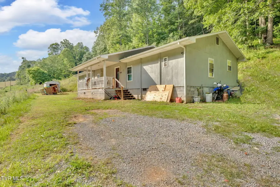 431 Strong Hollow Lane, Fort Blackmore, VA 24250 - Image #2