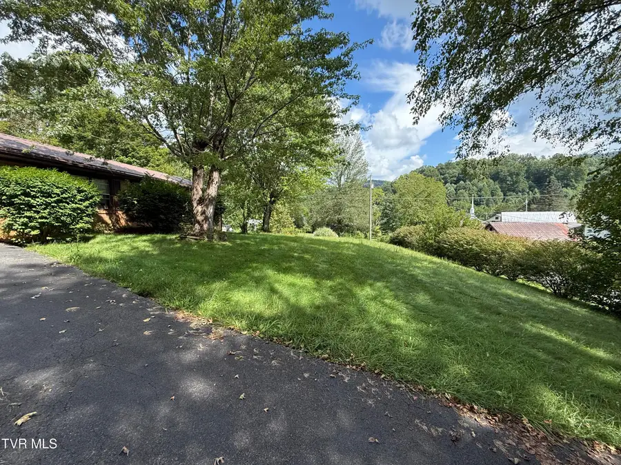 812 Fairview Road, Hampton, TN 37658 - Image #3