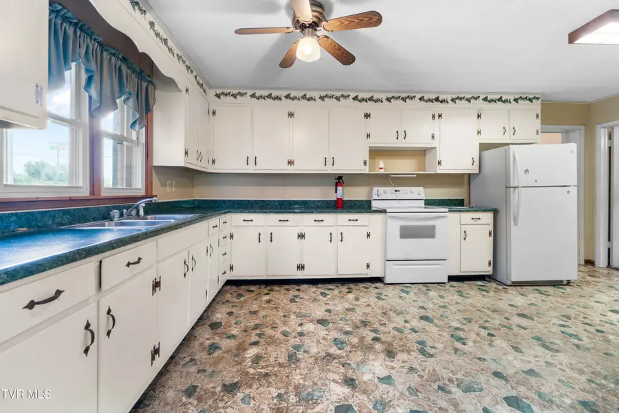 13390 Glenbrook Avenue, Meadowview, VA 24361 - Image #2