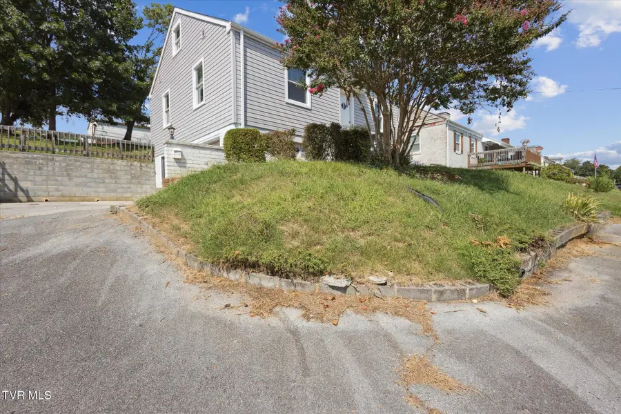 562 Lovedale Drive, Kingsport, TN 37660 - Image #2