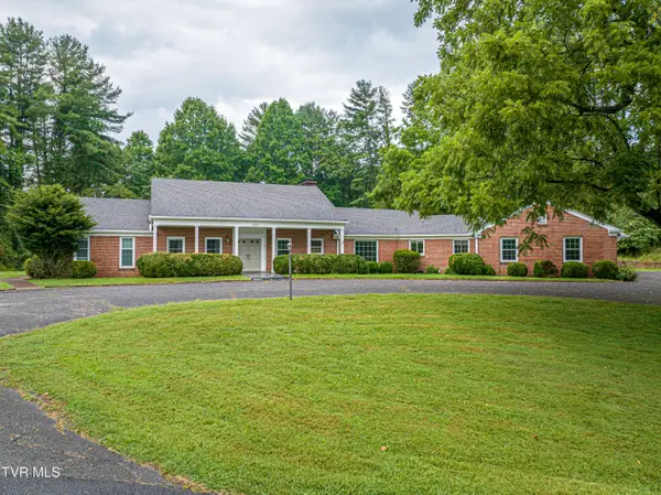 220 Mcguire Lane, Cedar Bluff, VA 24609