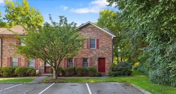 2016 Williamsburg Square #2016, Johnson City, TN 37604