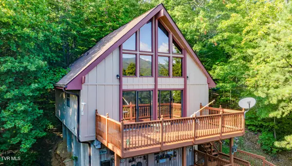 179 Woodhaven Drive, Hampton, TN 37658