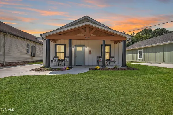 2221 Ashwood Avenue, Kingsport, TN 37664