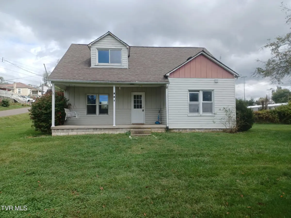 201 Sweet Brier Street, Glade Spring, VA 24340 - Image #1