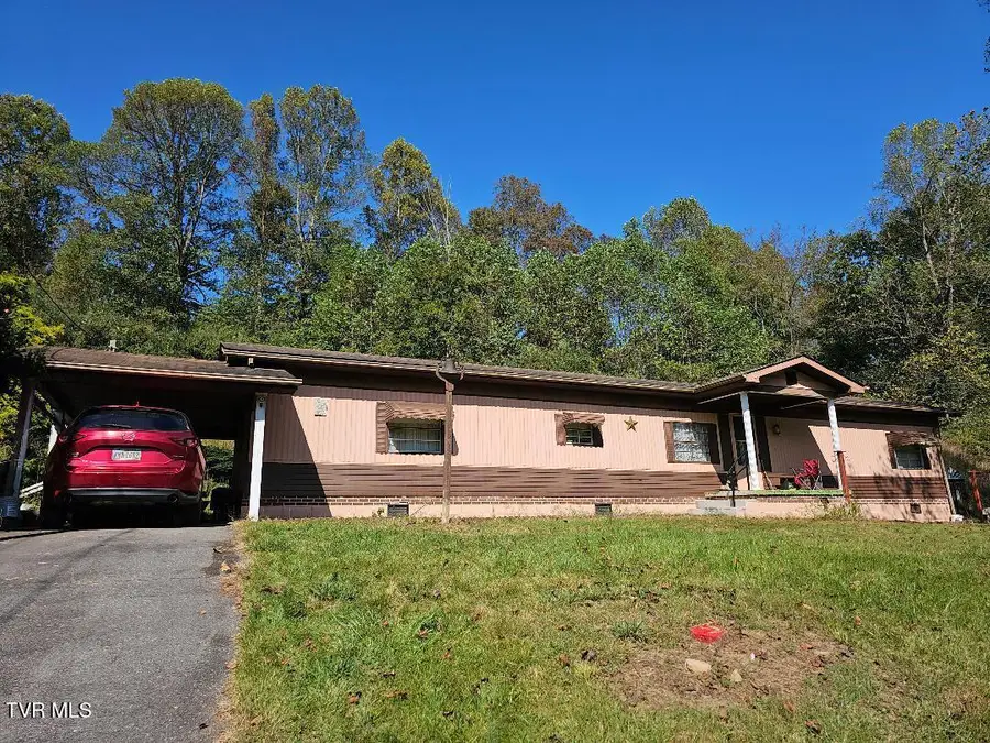 2056 Honey Camp Road, Clintwood, VA 24228 - Image #2