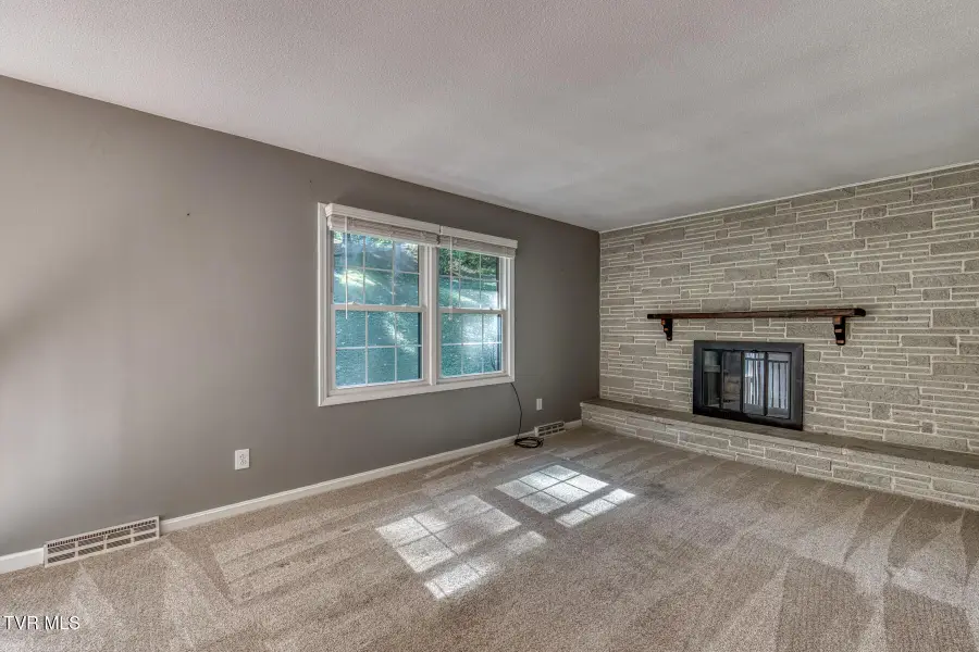 1735 Charlotte Drive, Elizabethton, TN 37643 - Image #2