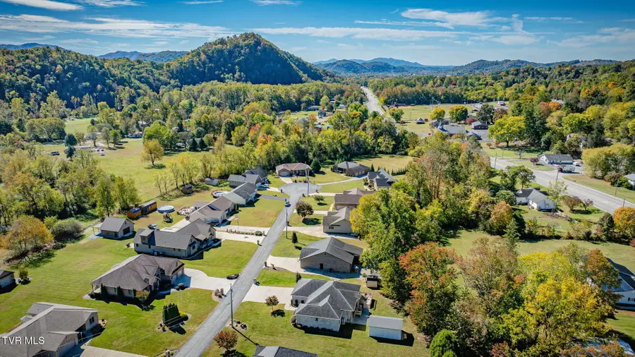 212 Alania Court, Elizabethton, TN 37643 - Image #3